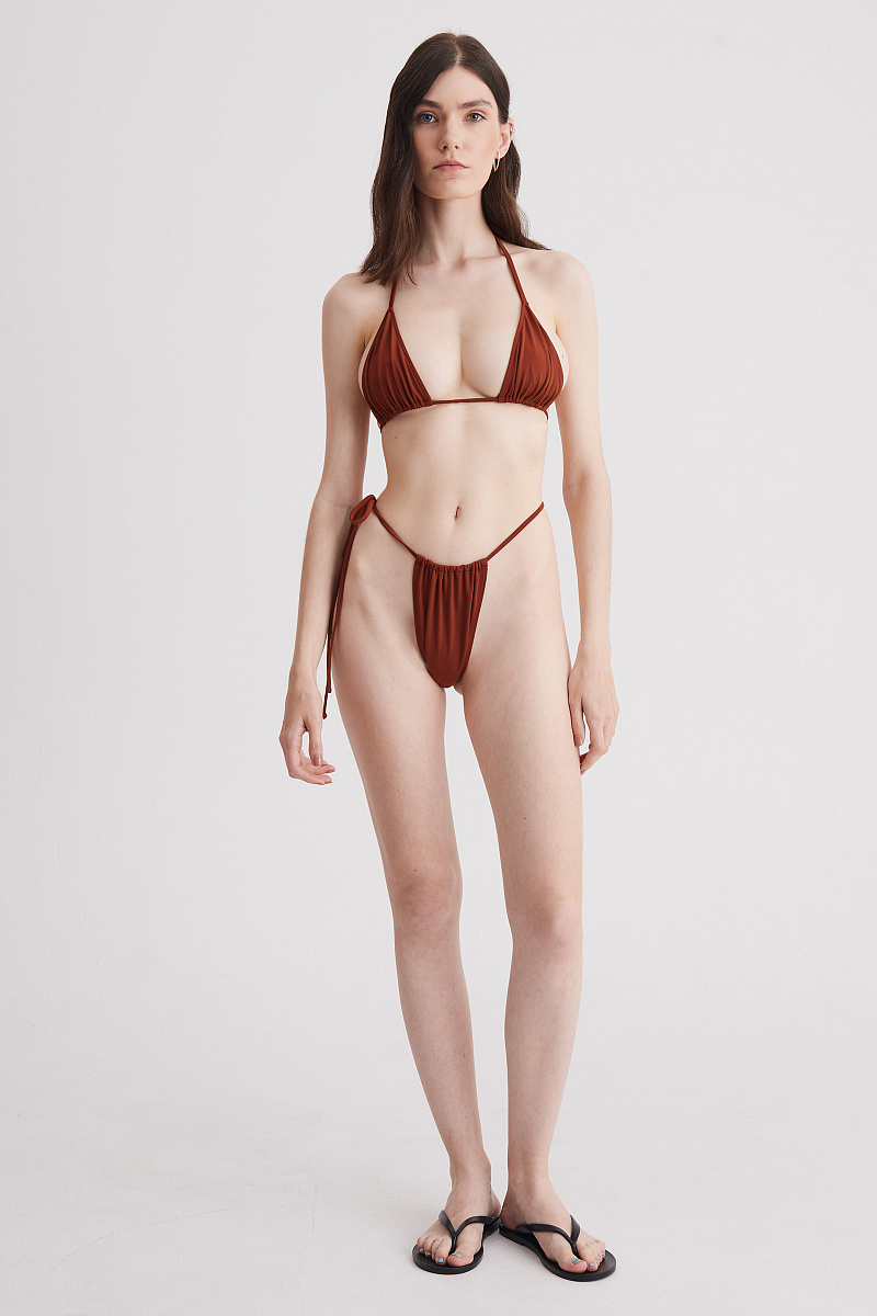 Топ с чашечками на сборке Клео