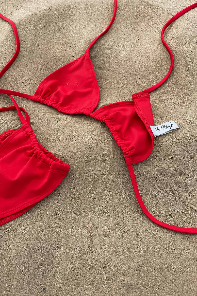 Топ с чашечками на сборке Клео